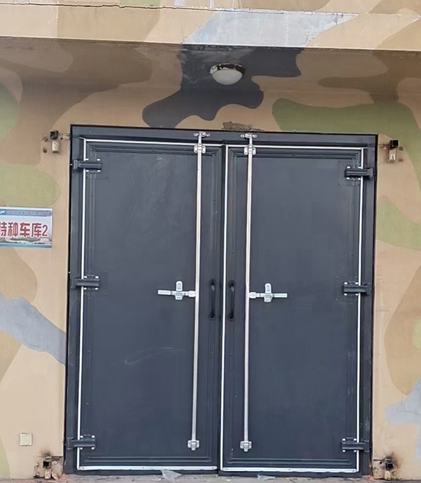 布尔津工业平开门