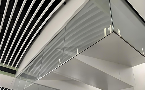 布尔津玻璃挡烟垂壁