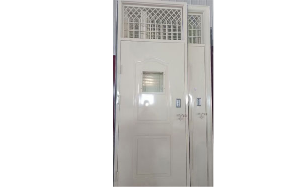 布尔津学校教室门