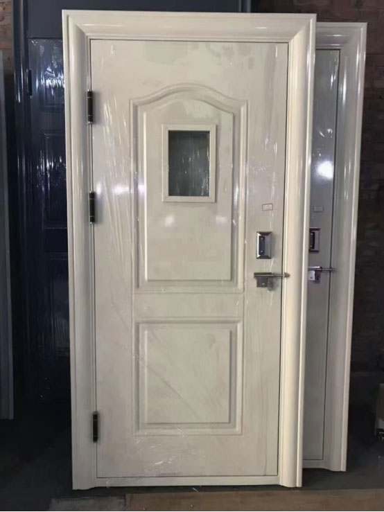 布尔津学校教室门