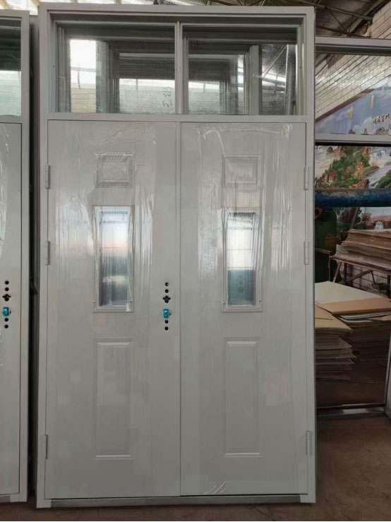 布尔津学校教室门