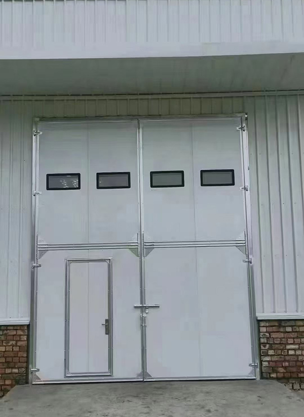 布尔津工业门在设备装配车间出入口的实施记录