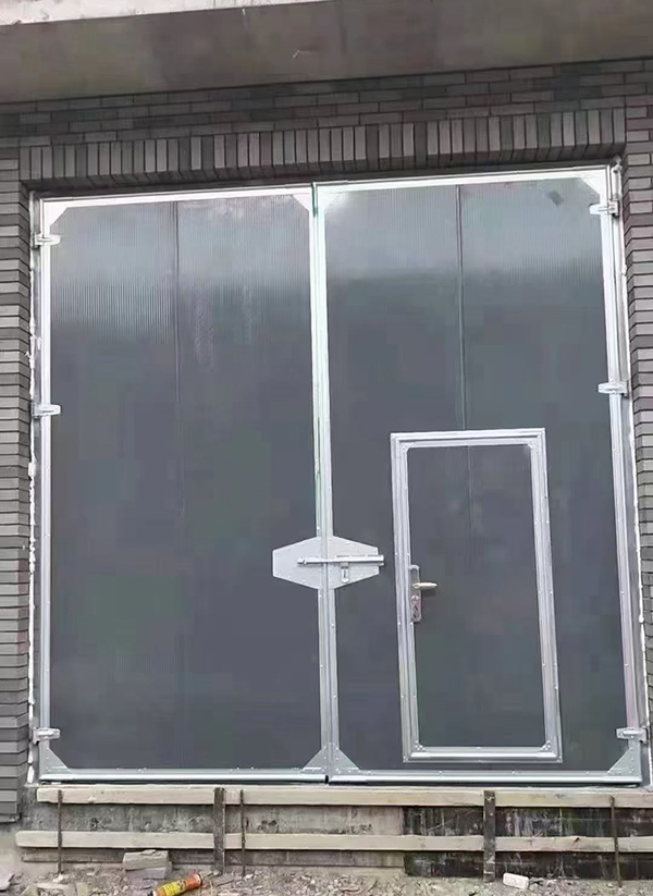 布尔津工业平开门在大型设备制造车间的应用实例