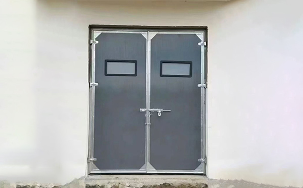 布尔津工业门在高温作业区域的运行表现