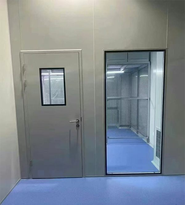 学校教学楼完成布尔津防火门标准化安装